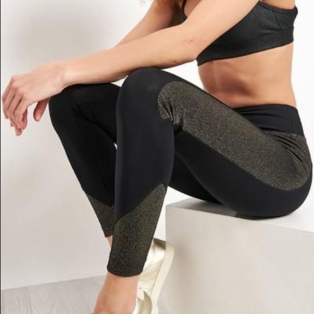 Koral Curve Black and Gold leggings M